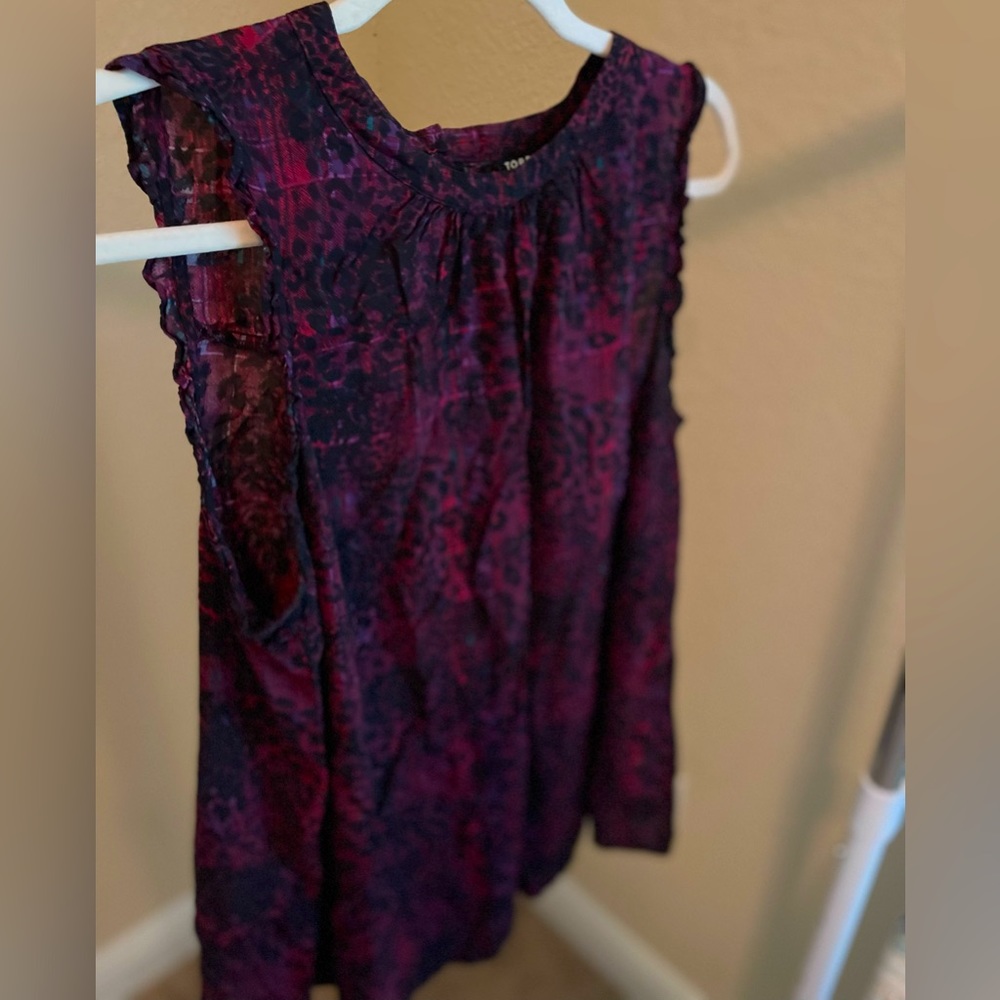 TORRID L/12 (0 in Torrid) SO soft! sleeveless blouse w/ cutout & buttons at back
